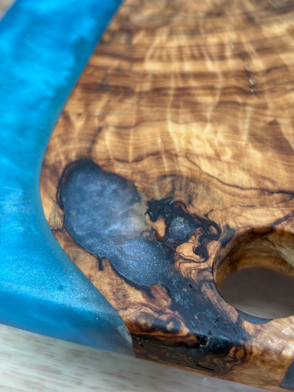 Ocean Tide Live-Edge Olive Wood & Resin Board — 50x25cm
