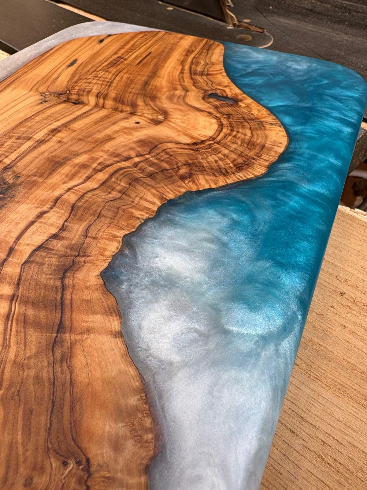 Ocean Tide Live-Edge Olive Wood & Resin Board — 50x25cm