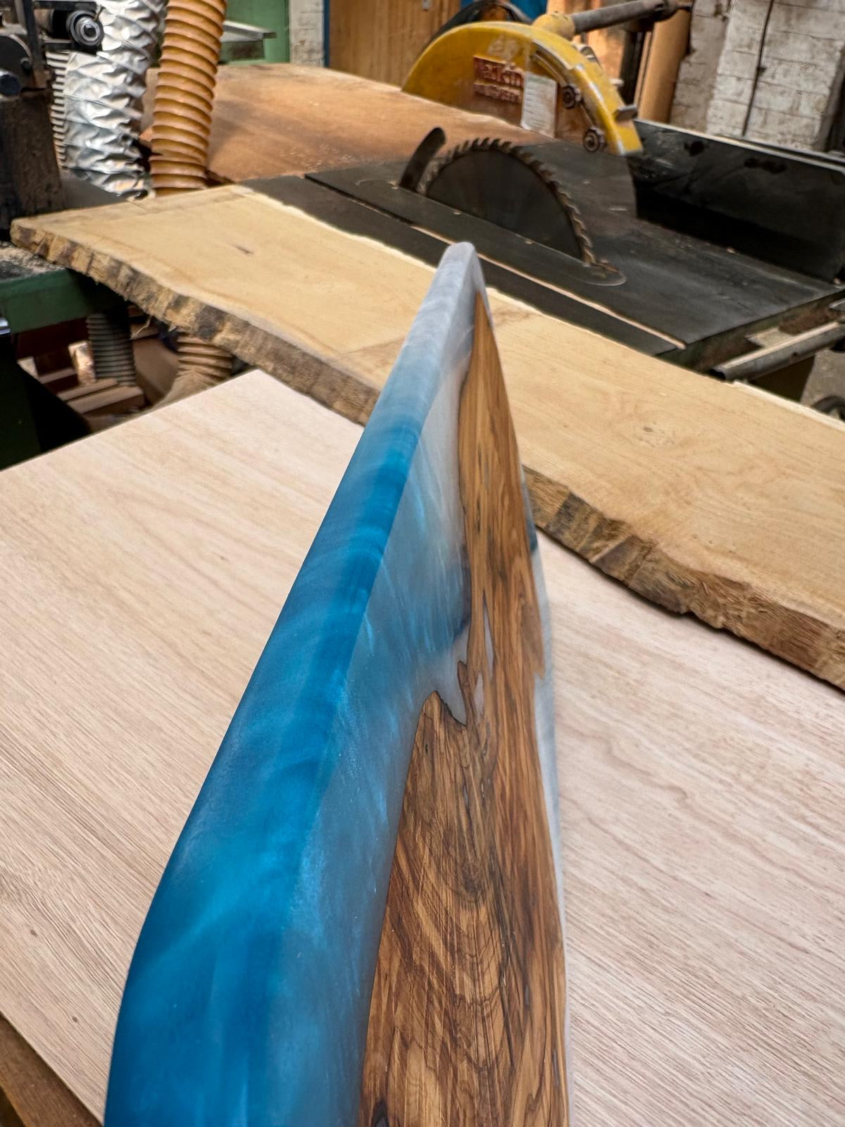 Ocean Tide Live-Edge Olive Wood & Resin Board — 50x25cm
