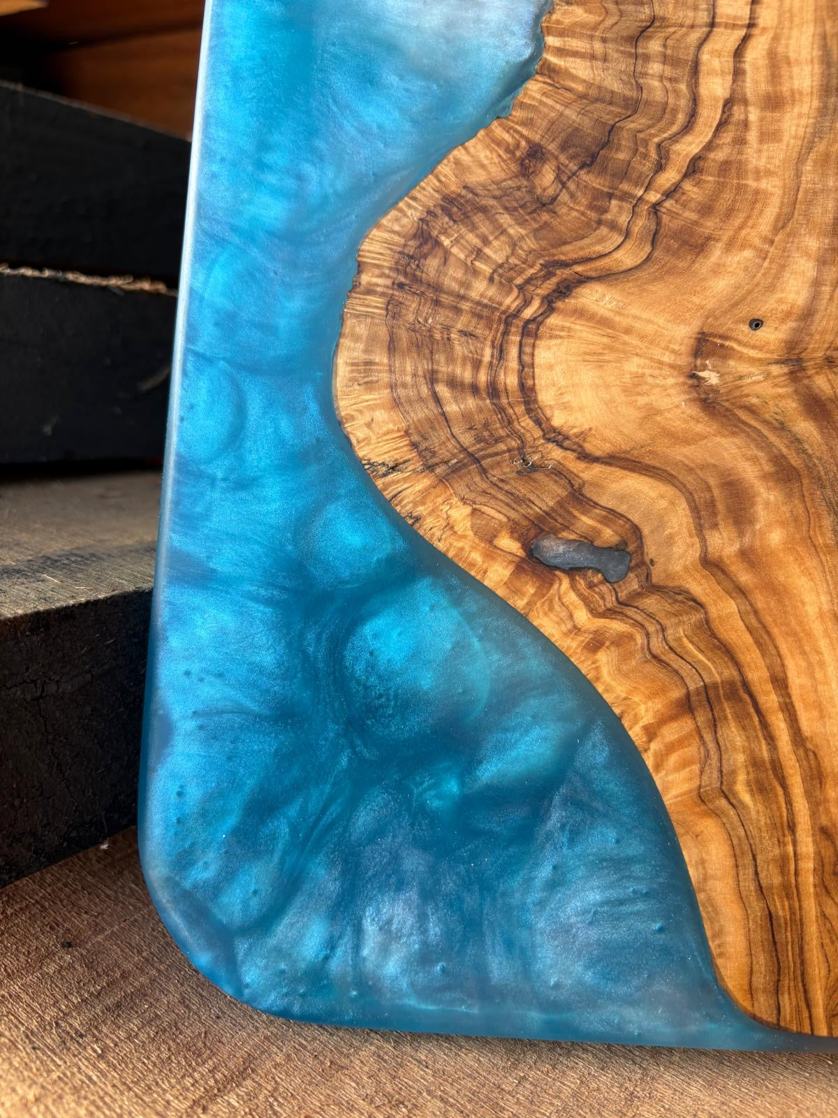 Ocean Tide Live-Edge Olive Wood & Resin Board — 50x25cm