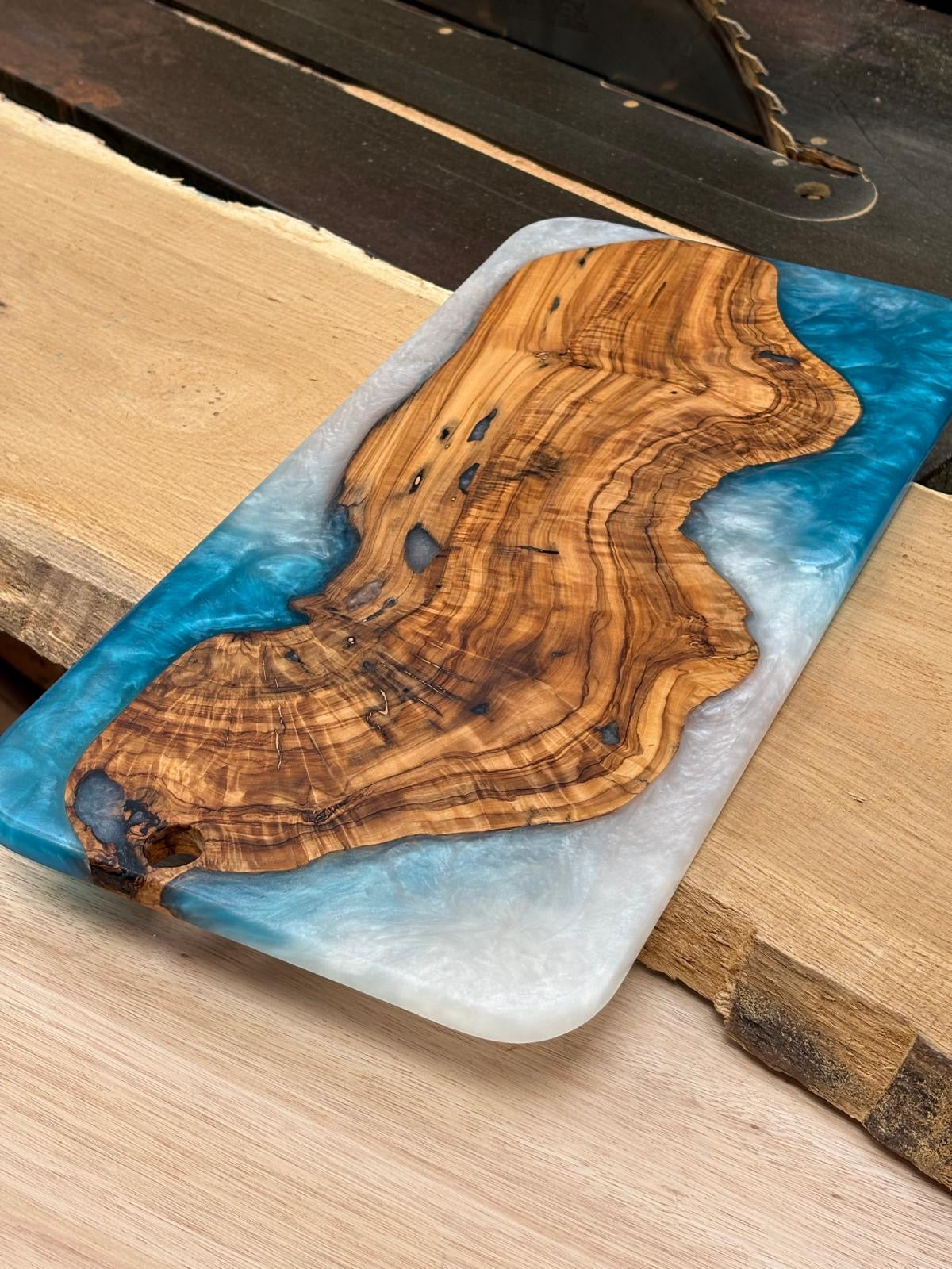 Ocean Tide Live-Edge Olive Wood & Resin Board — 50x25cm
