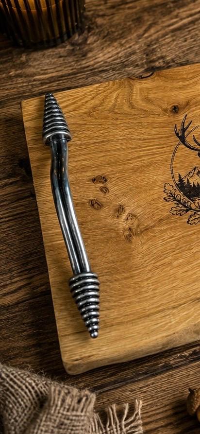 Highland Oak Serving Board – Hand-engraved Stag – 20x36cm